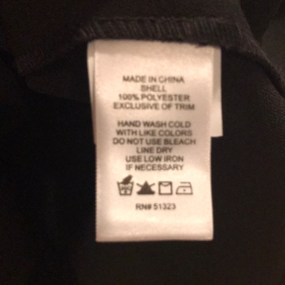 Gorgeous Dressy Peter Pan Collar Dress Shirt. - Picture 7 of 8